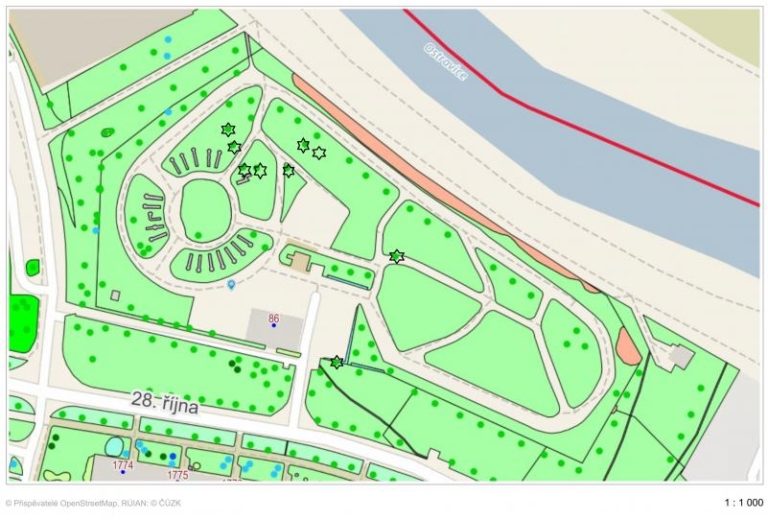 Kácení provozně nebezpečných stromů v areálu u restaurace Golf na ul. 28. října
