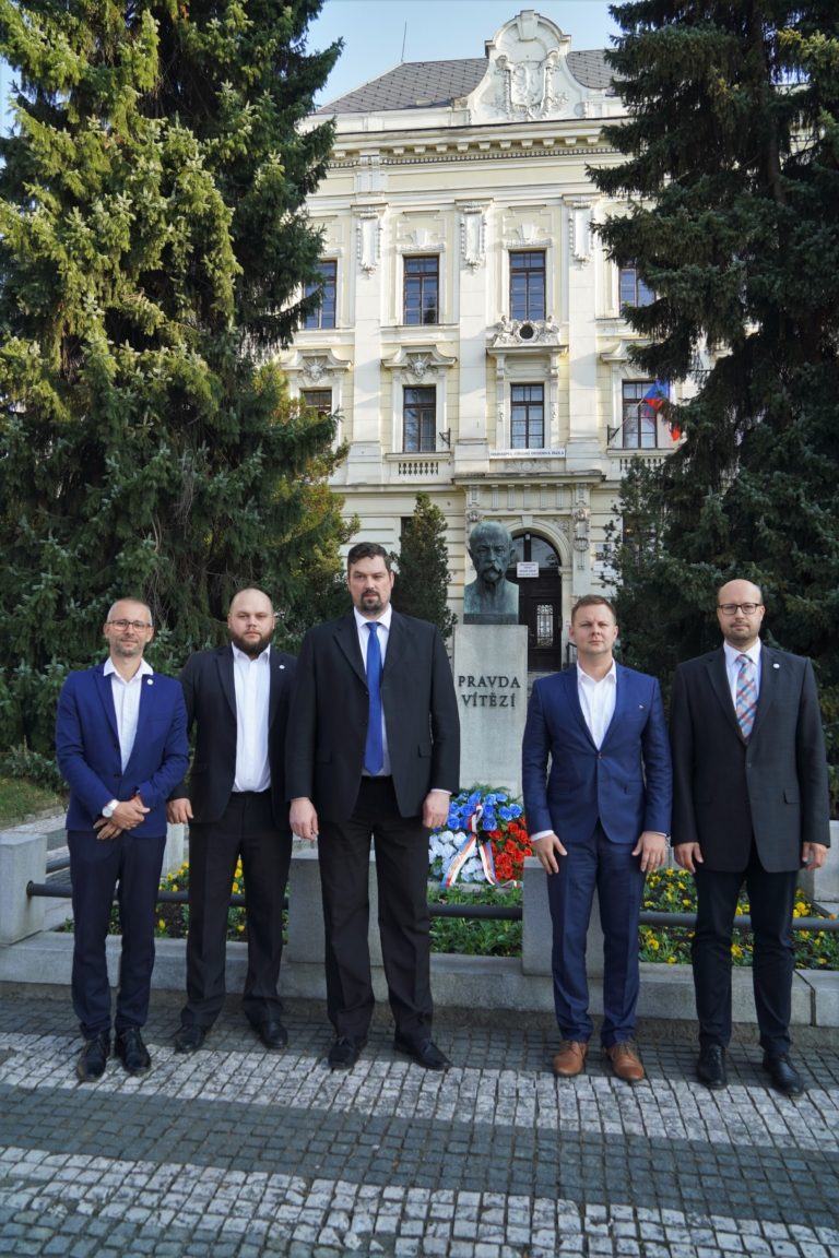 Zástupci města položili věnec u památníku T. G. Masaryka