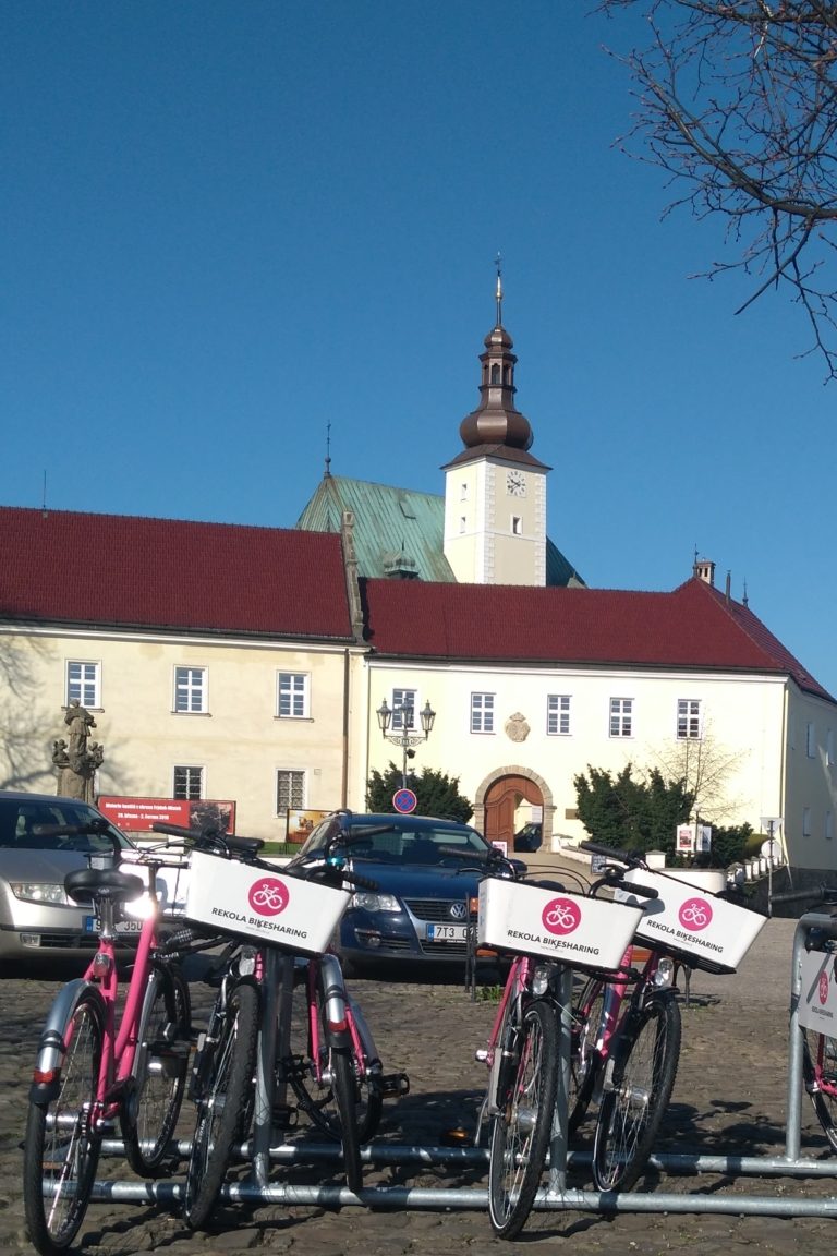 Sdílená kola ve Frýdku-Místku zůstanou růžová i v roce 2020