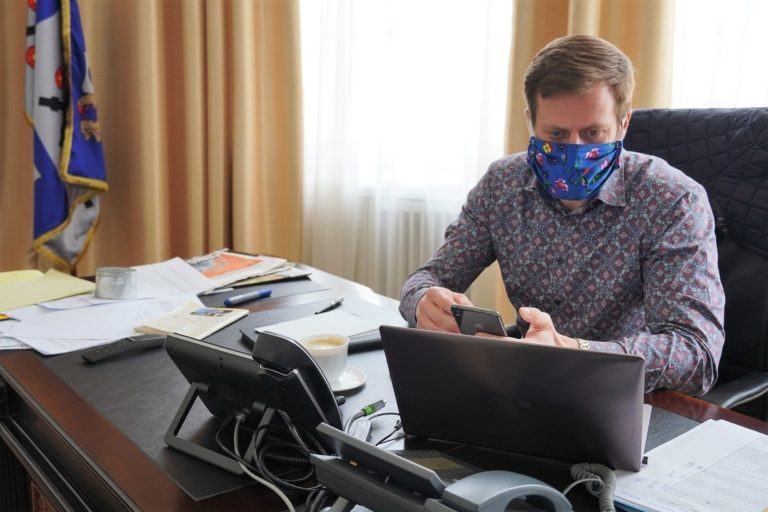 Primátor vyzývá k nošení roušek