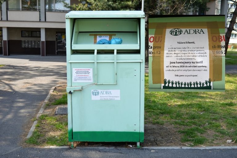 ŽÁDOST ADRY – nevhazujte nyní obnošené oblečení do našich kontejnerů