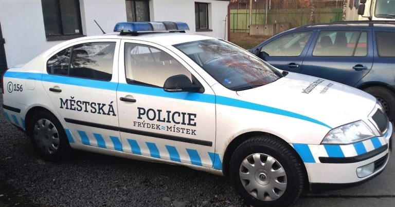 Lidem, kteří nenosí roušky nebo se shlukují, hrozí až 20tisícová pokuta