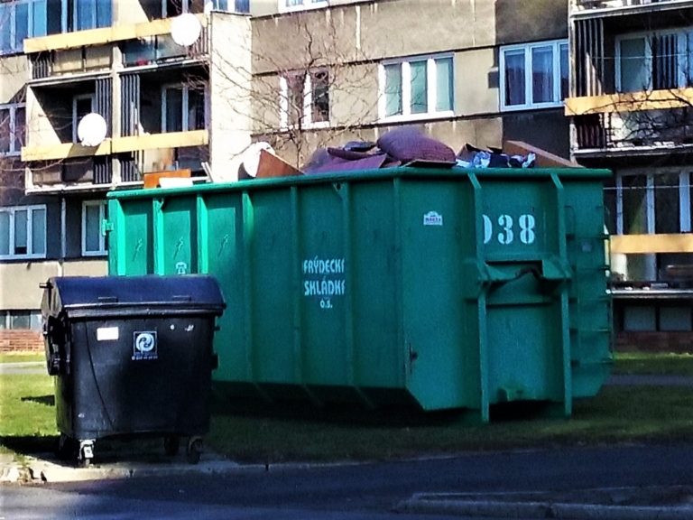 PO MĚSTĚ BUDOU OPĚT ROZESTAVĚNY VELKOOBJEMOVÉ KONTEJNERY