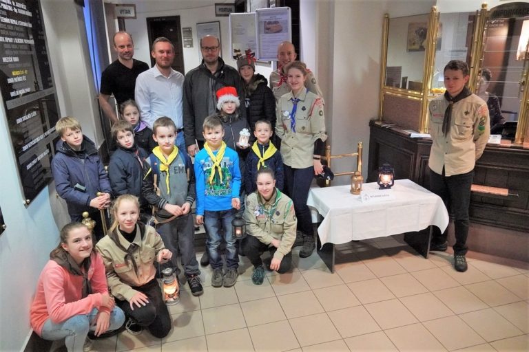 Betlémské světlo na magistrátu