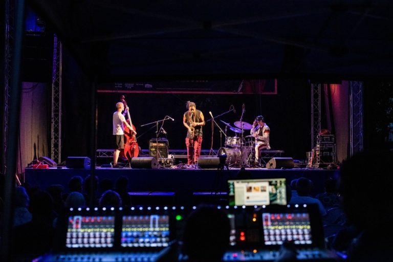 Kultura F≈M připravila výstavu fotografií ve veřejném prostoru