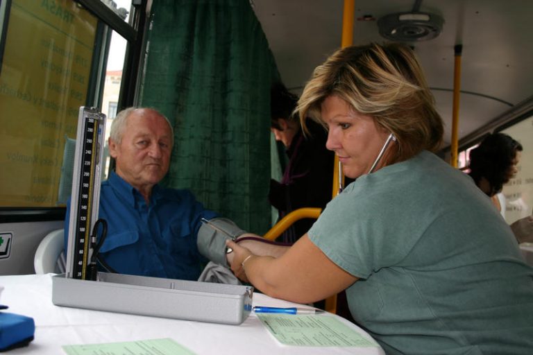 Na vyšetření v rámci Světového dne srdce stály na náměstí fronty