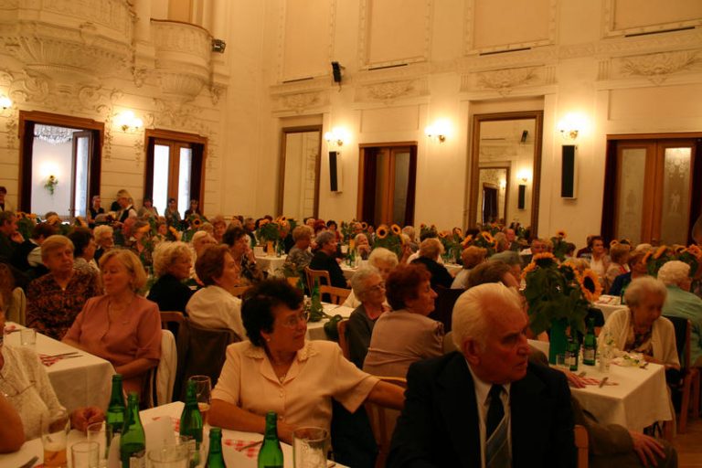 Senioři se sešli v  Národním domě