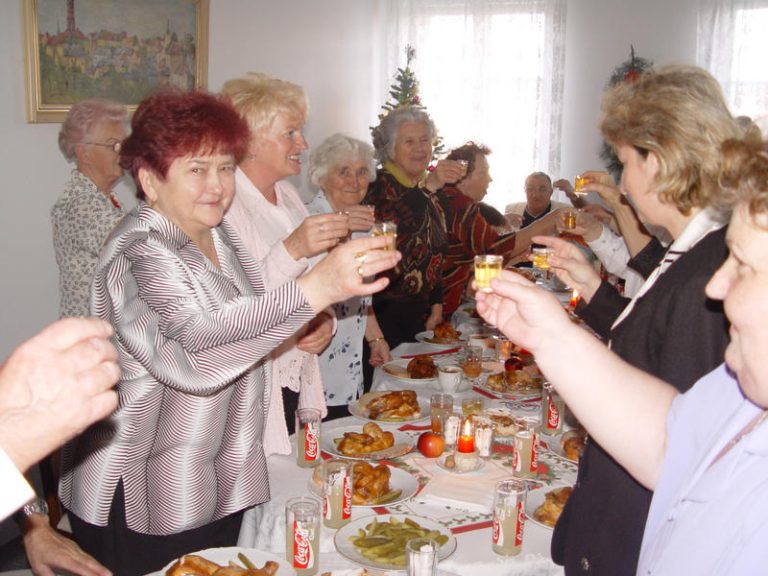 Důchodci si v čase předvánočním rádi popovídají