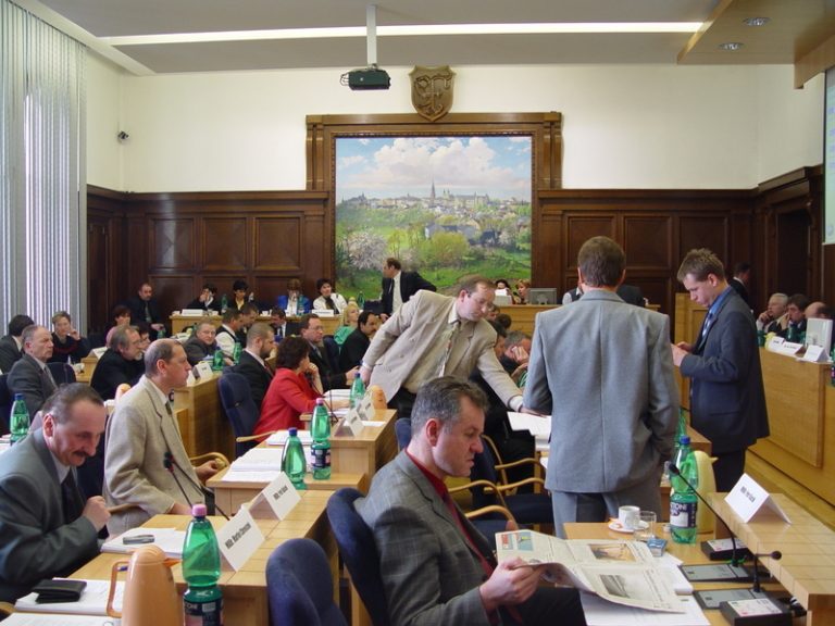 Opozice zablokovala peníze do sociální sféry