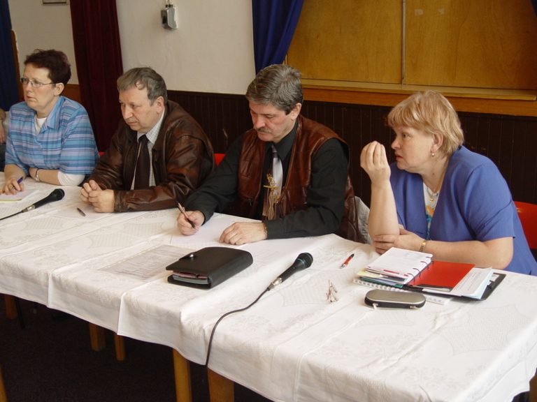 <b>Lidé se ptali radních i na špinavou vodu v Olešné<b />