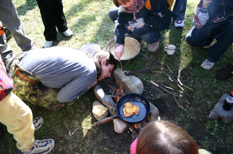 Školáci se na Dni Země učili dělat i placky