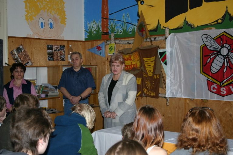 <b>Včelaři poučili starostku o medu</b>