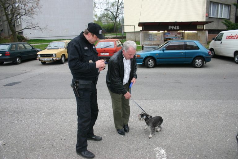 Strážníci si „posvítili“ na pejskaře
