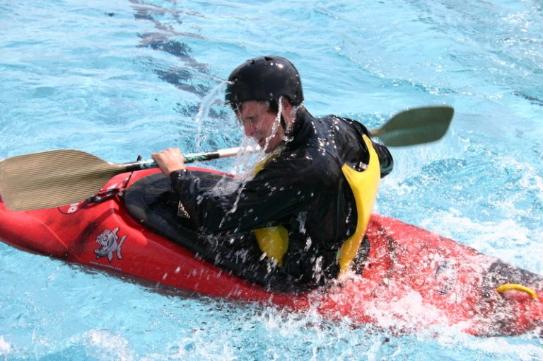 Ani přeháňka nedostala děti z vody ven