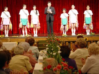 Senioři se bavili v Národním domě