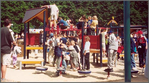 V Janáčkově parku vzniká nové dětské hřiště