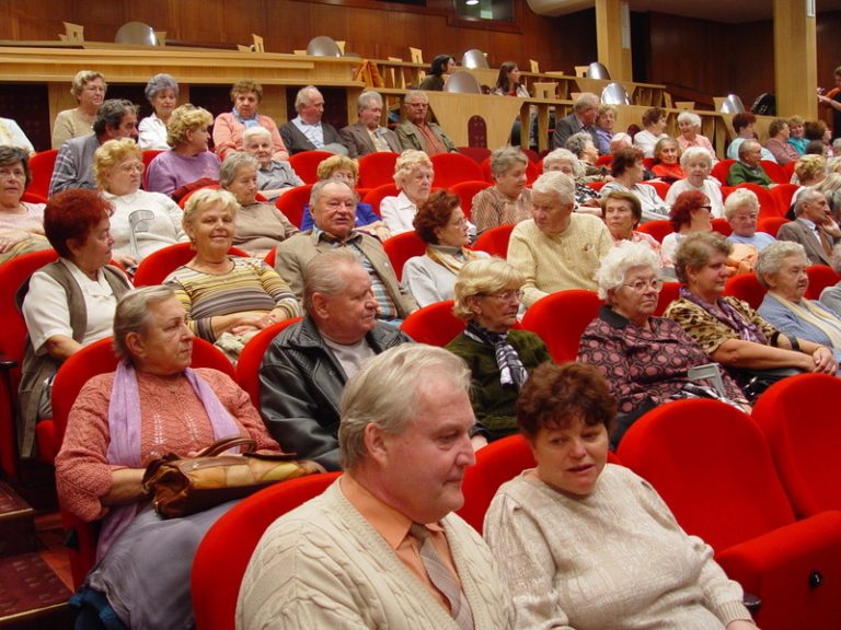 Důchodce ohrožují podvodníci