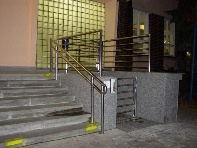 Hlavní pošta ve Frýdku-Místku je konečně přístupná i vozíčkářům