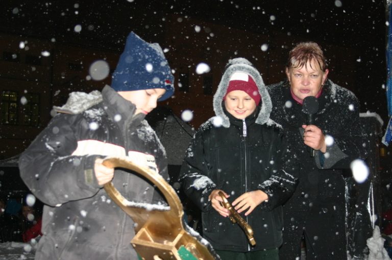 Město rozzářilo vánoční světlo