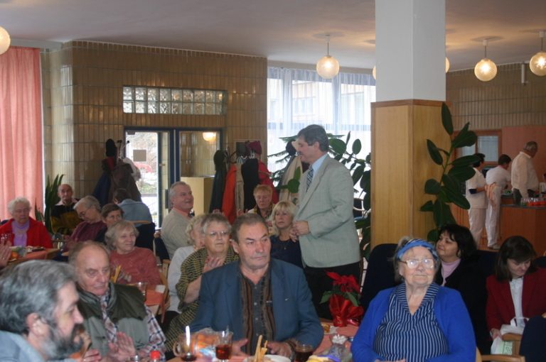 Kluby důchodců žijí vánočními besídkami