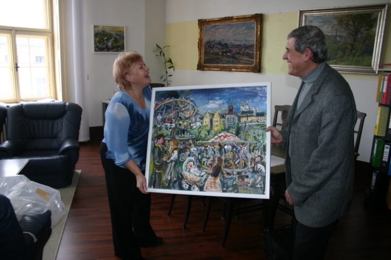 Eliška Servátková darovala městu obraz