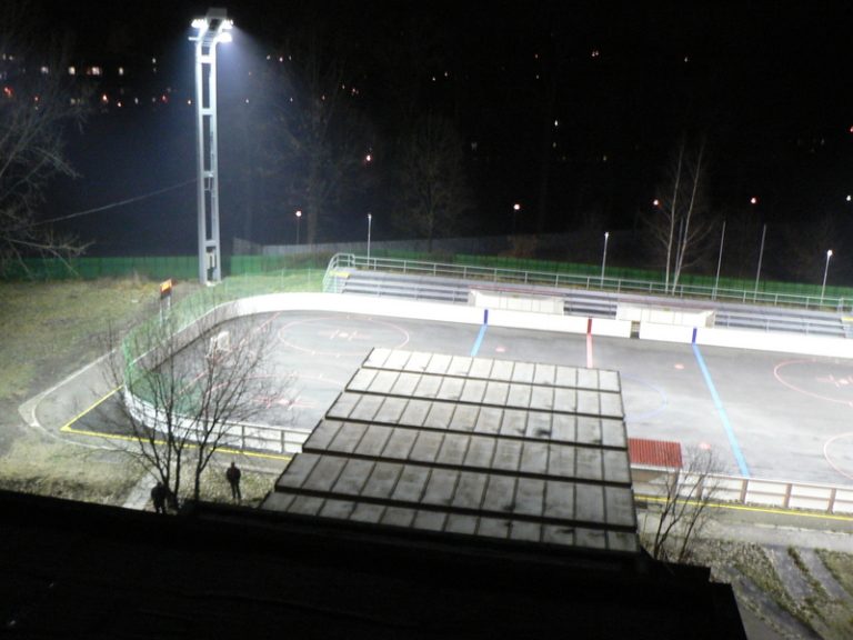 Nové hokejbalové hřiště mohou využívat školy i jednotlivci