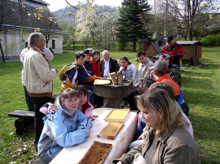 Včelaři natáčejí se Školou života