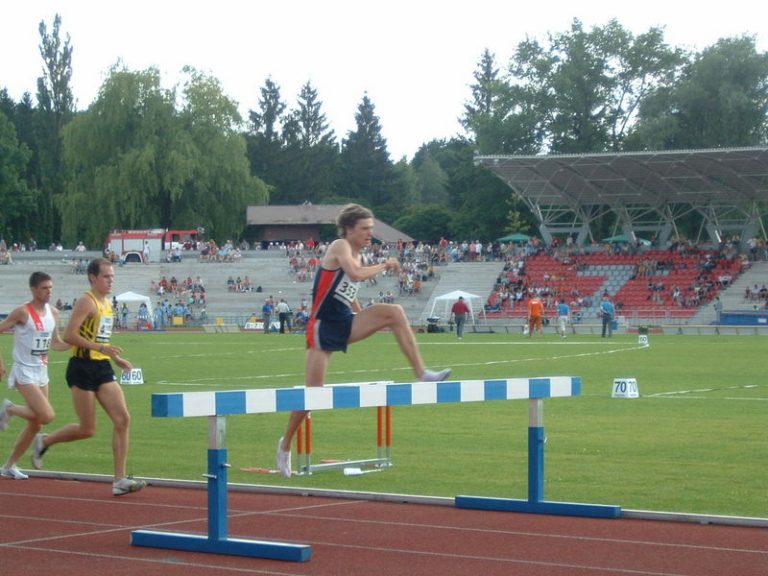 DVĚ MEDAILE ATLETŮ