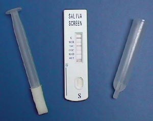 STRÁŽNÍCI NAFASUJÍ TESTY NA DROGY