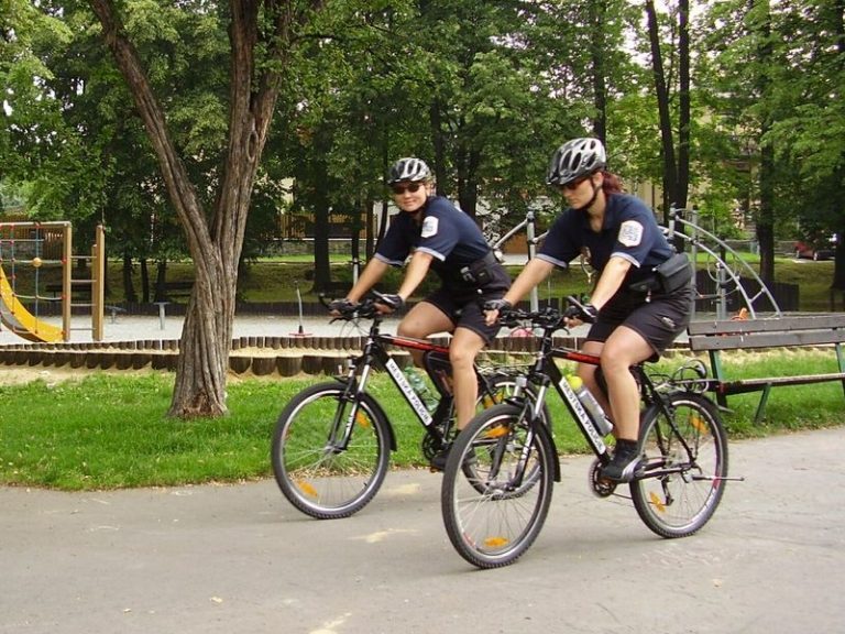 STRÁŽNÍCI NAFASOVALI JÍZDNÍ KOLA