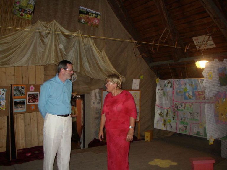 Výstava prací soutěže VČELY=ŽIVOT