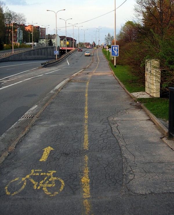 CYKLOSTEZKA NA HLAVNÍ TŘÍDĚ DOSTANE NOVÝ POVRCH