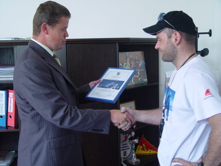 Náměstek Petr Cvik přijal Libora Uhra, pokořitele K2