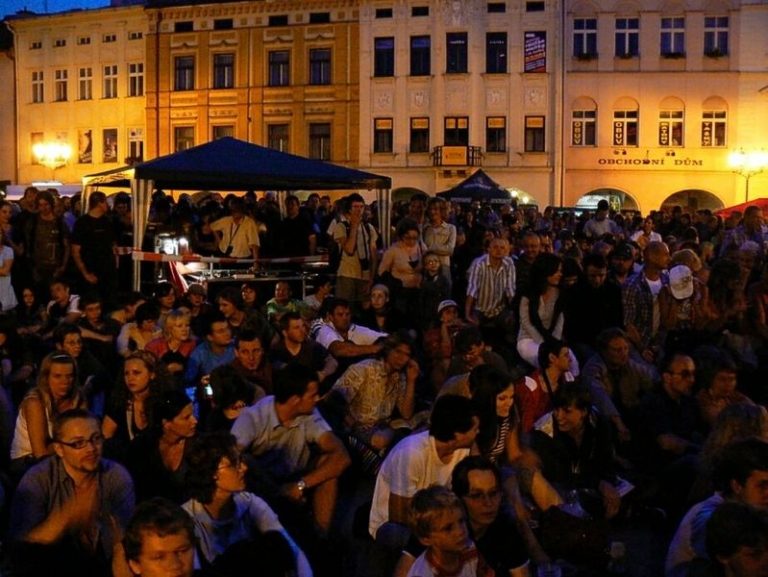 JAZZ PŘILÁKAL NA MÍSTECKÉ NÁMĚSTÍ 4 TISÍCE LIDÍ