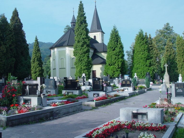 Rekonstrukce chodníků na hřbitově