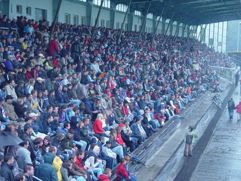 Fotbalový svátek kazilo jen počasí