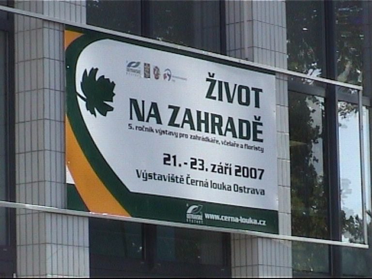 Výstava včelích produktů a prezentace činnosti spolků.