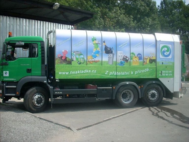 TŘÍDĚNÝ ODPAD SVÁŽÍ MLUVÍCÍ AUTA