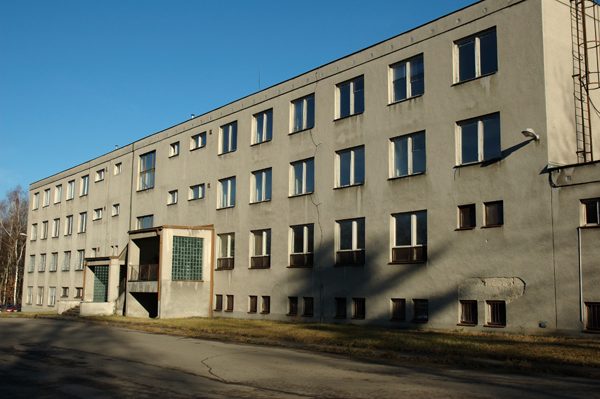 Z MONOBLOKU JE UBYTOVNA HOTELOVÉHO TYPU