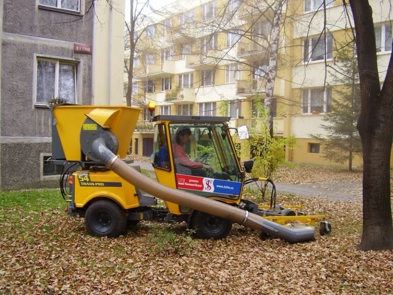 ÚKLID SPADANÉHO LISTÍ