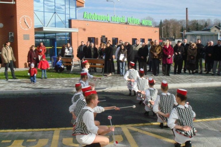NOVÉ AUTOBUSOVÉ NÁDRAŽÍ BYLO PŘEDÁNO DO UŽÍVÁNÍ ČSAD a.s.