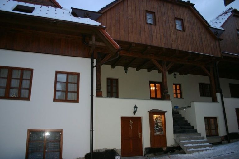 KUPECKÉ DOMY DOSTANOU PAMĚTNÍ DESKU