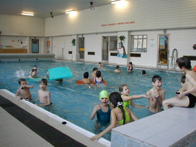 RADNÍ PODPOŘILI PLAVECKÝ VÝCVIK