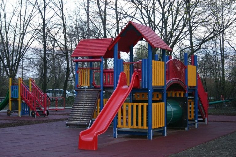 NOVÁ DĚTSKÁ HŘIŠTĚ