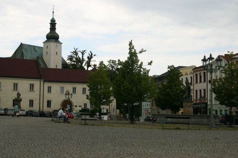 ZPÍVÁNÍ POD LÍPOU