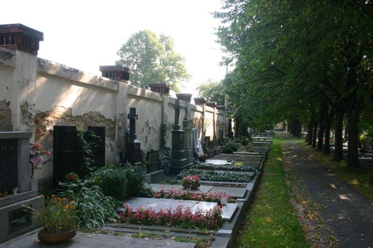 FRÝDECKÝ HŘBITOV ČEKAJÍ ZMĚNY