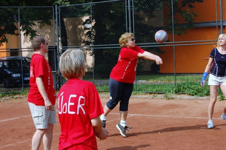 Úředníci si zahráli volejbal