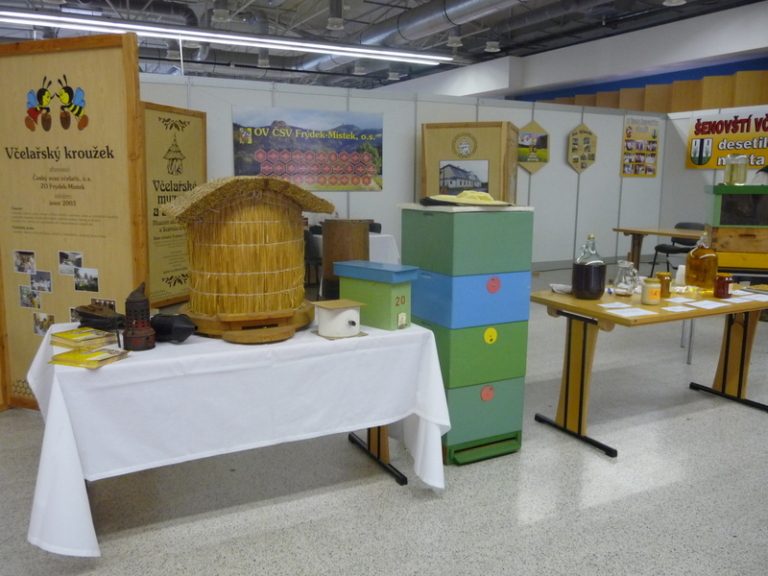 Včelaři na výstavě