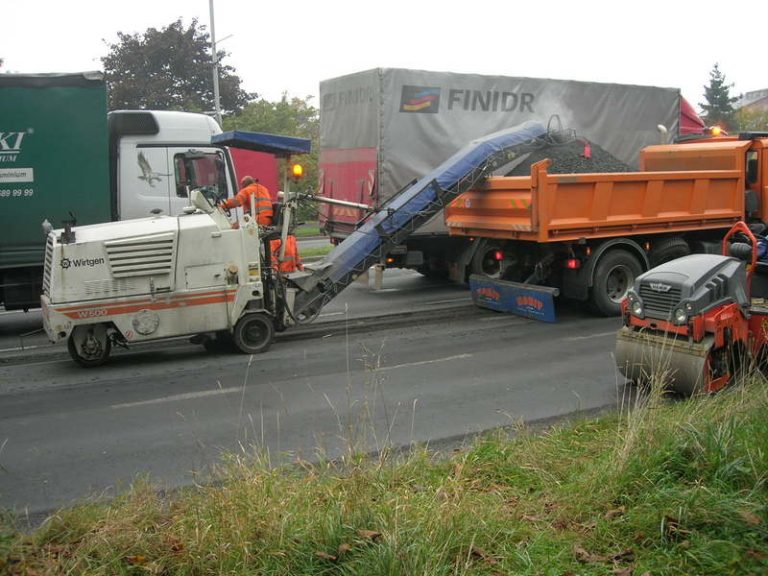 Kolony na průtahu městem