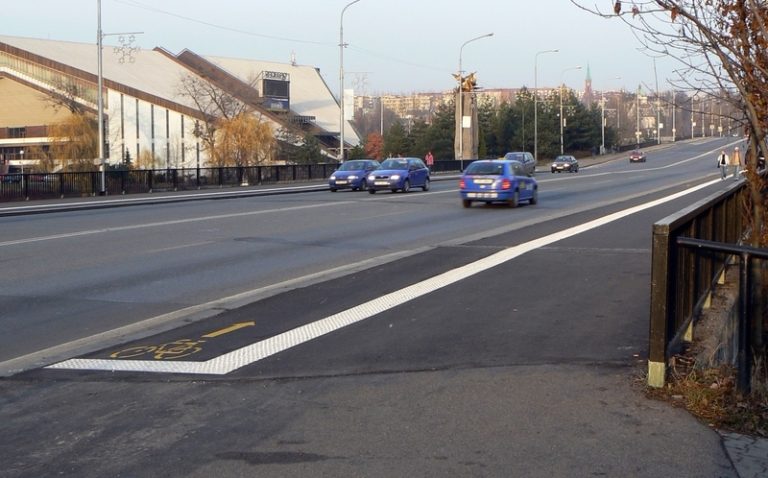 Oprava mostu přes Ostravici na průtahu městem